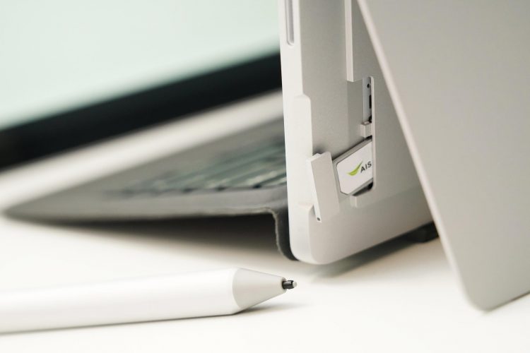 AIS ผนึกกำลัง Microsoft เปิดตัว “Surface Pro LTE”ครั้งแรกในประเทศไทยเจาะกลุ่มลูกค้าธุรกิจ ผูกสัญญา 24 เดือน เริ่มต้นเดือนละ 2,599 บาท