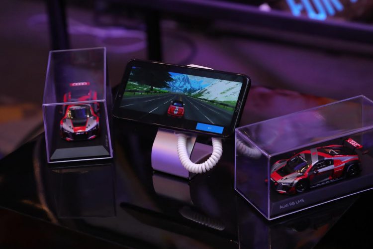 เขย่าวงการเกมมือถือ!! Honor Play เปิดตัวในไทยราคา 9,990 บาท ซื้อพร้อมแพคเกจ AIS เหลือเพียง 5,990 บาท 