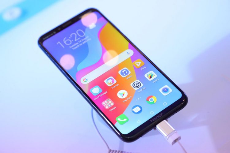 เขย่าวงการเกมมือถือ!! Honor Play เปิดตัวในไทยราคา 9,990 บาท ซื้อพร้อมแพคเกจ AIS เหลือเพียง 5,990 บาท 