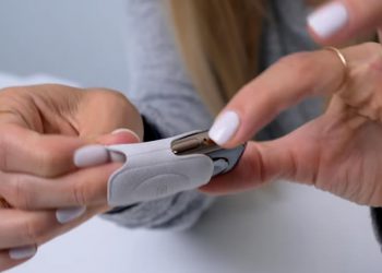 แกะกล่อง Apple Watch Series 4 สายนาฬิกาถูกแยกมาให้ใส่เอง พร้อมข่าวร้ายสำหรับ Series 3 รุ่น GPS