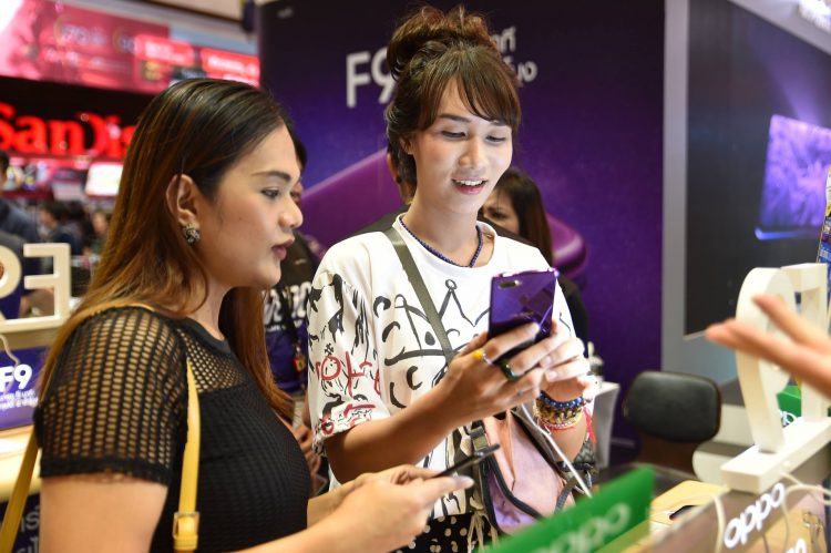 ฮิตถล่มทลาย!! OPPO F9 Starry Purple วางขายวันแรก ทำยอดขายสูงสุดเป็นอันดับ 1 ภายในงาน Thailand Mobile Expo 2018 