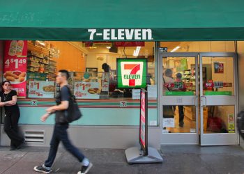 ร้านสะดวกซื้อ 7-Eleven เริ่มสนับสนุนการชำระเงินผ่าน Apple Pay และ Google Pay นำร่องในสหรัฐอเมริกา