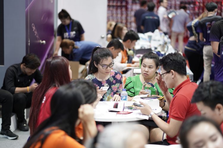 ฮิตถล่มทลาย!! OPPO F9 Starry Purple วางขายวันแรก ทำยอดขายสูงสุดเป็นอันดับ 1 ภายในงาน Thailand Mobile Expo 2018 