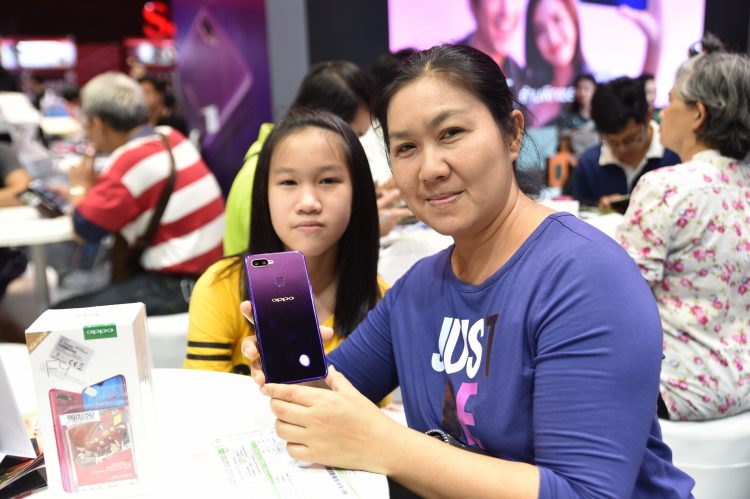 ฮิตถล่มทลาย!! OPPO F9 Starry Purple วางขายวันแรก ทำยอดขายสูงสุดเป็นอันดับ 1 ภายในงาน Thailand Mobile Expo 2018 