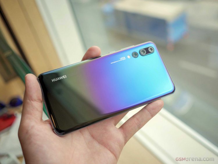 Huawei P20 Pro ได้รับ 2 สีใหม่ แบบไล่ระดับสี และอีก 2 ลายใหม่หุ้มด้วยหนังแท้สุดหรู อัพเกรดแรม 8GB