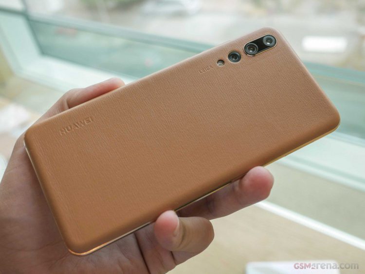 Huawei P20 Pro ได้รับ 2 สีใหม่ แบบไล่ระดับสี และอีก 2 ลายใหม่หุ้มด้วยหนังแท้สุดหรู อัพเกรดแรม 8GB