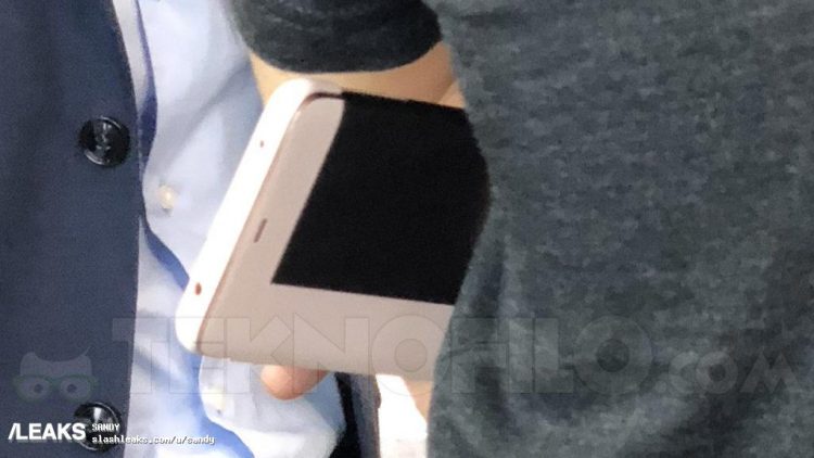 ต้นแบบ Huawei Mate 20 Pro ถูกจับภาพได้ที่งาน IFA 2018 ดีไซน์ตรงกับภาพหลุด