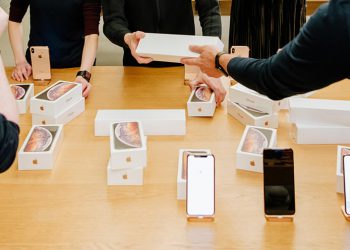 นักวิเคราะห์เผย iPhone XS Max ขายดีกว่า iPhone XS ประมาณ 3 – 4 เท่า รุ่น 256GB ได้รับความนิยมมากที่สุด