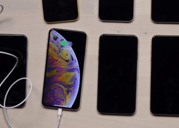 iPhone XS และ iPhone XS Max พบปัญหาไม่ชาร์จแบตเตอรี่ ถ้าหากจอแสดงผลปิดอยู่