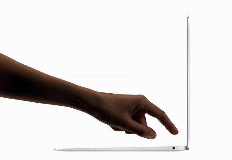 Apple เปิดตัว MacBook Air โฉมใหม่หมด มาพร้อมจอภาพ Retina Display ขนาด 13 นิ้ว Touch ID โปรเซสเซอร์รุ่นใหม่ล่าสุดและขนาดกะทัดรัดยิ่งกว่าเดิม