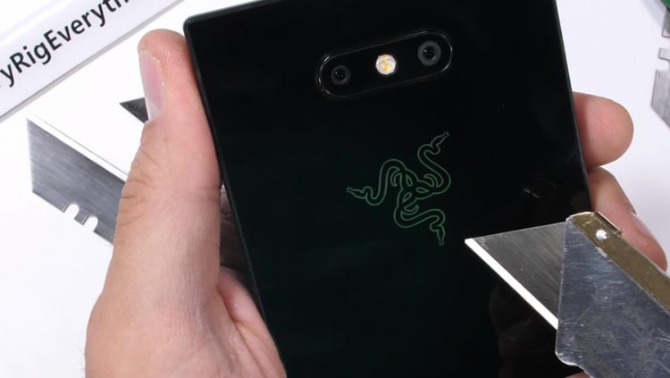 Razer Phone 2 ถูกทดสอบความทนทานแล้ว ก่อนเข้ามาวางจำหน่ายในไทยต้นเดือนหน้า (ชมคลิป!!)