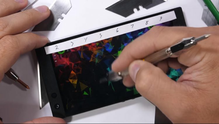 Razer Phone 2 ถูกทดสอบความทนทานแล้ว ก่อนเข้ามาวางจำหน่ายในไทยต้นเดือนหน้า (ชมคลิป!!)