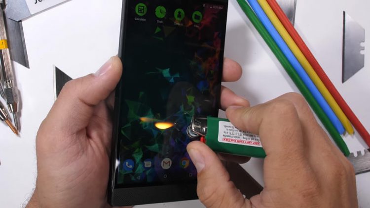 Razer Phone 2 ถูกทดสอบความทนทานแล้ว ก่อนเข้ามาวางจำหน่ายในไทยต้นเดือนหน้า (ชมคลิป!!)