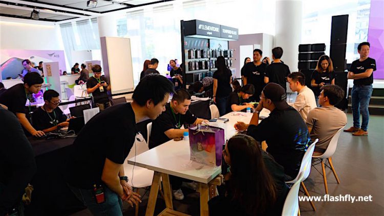 พาชมบรรยากาศงาน iPhone Unbox at AIS ที่ให้ลูกค้ารับเครื่อง iPhone XS Max, iPhone XS และ iPhone XR เป็นกลุ่มแรกๆก่อนใคร