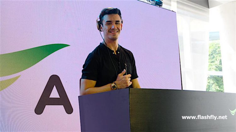 พาชมบรรยากาศงาน iPhone Unbox at AIS ที่ให้ลูกค้ารับเครื่อง iPhone XS Max, iPhone XS และ iPhone XR เป็นกลุ่มแรกๆก่อนใคร