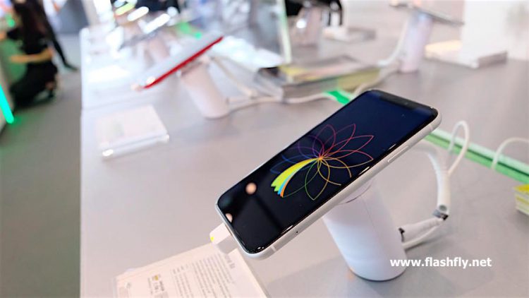 พาชมบรรยากาศงาน iPhone Unbox at AIS ที่ให้ลูกค้ารับเครื่อง iPhone XS Max, iPhone XS และ iPhone XR เป็นกลุ่มแรกๆก่อนใคร