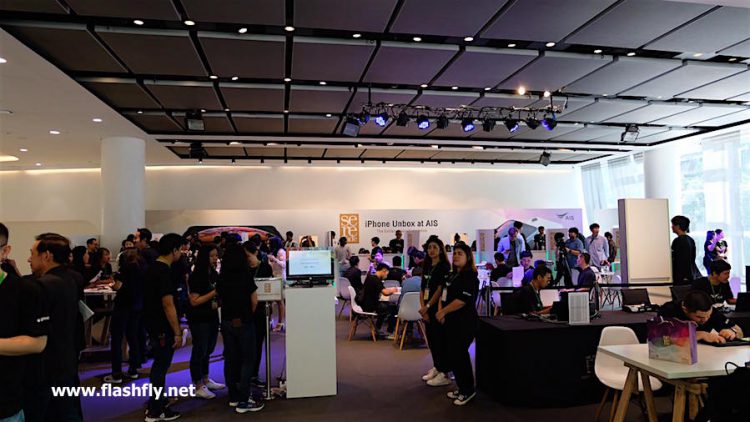 พาชมบรรยากาศงาน iPhone Unbox at AIS ที่ให้ลูกค้ารับเครื่อง iPhone XS Max, iPhone XS และ iPhone XR เป็นกลุ่มแรกๆก่อนใคร