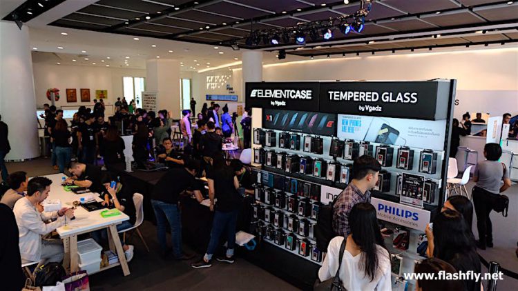 พาชมบรรยากาศงาน iPhone Unbox at AIS ที่ให้ลูกค้ารับเครื่อง iPhone XS Max, iPhone XS และ iPhone XR เป็นกลุ่มแรกๆก่อนใคร