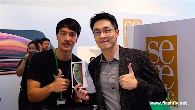 พาชมบรรยากาศงาน iPhone Unbox at AIS ที่ให้ลูกค้ารับเครื่อง iPhone XS Max, iPhone XS และ iPhone XR เป็นกลุ่มแรกๆก่อนใคร