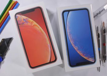 iPhone XR ถูกทดสอบความแข็งแรงของจอแสดง เป็นที่ลับคมมีด และถูกดัดให้งอด้วยมือเปล่า