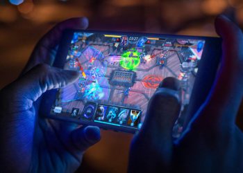 AIS เตรียมเปิดตัว Razer Phone 2 ในวันที่ 2 พฤศจิกายนนี้ สั่งจอง 100 รายแรก รับของพรีเมี่ยมสุดพิเศษ