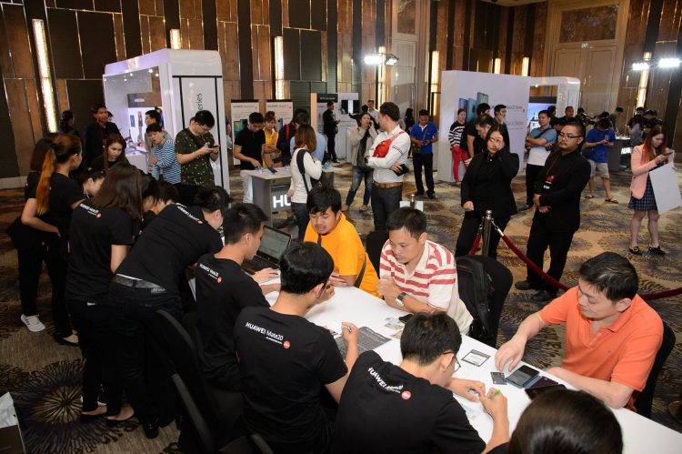 Huawei Mate 20 Series ขายดีทั่วโลก!! ในไทยทำยอดจองสูงกว่ารุ่น Mate 10 Series ถึง 3 เท่า