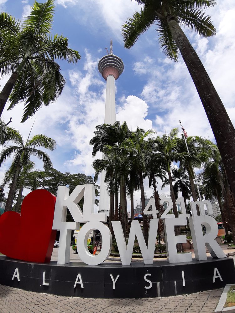 รีวิว Samsung Galaxy A7 สมาร์ทโฟนกล้องหลัง 3 ตัว รุ่นแรก กับดีไซน์พรีเมี่ยมสุดเงางาม สแกนนิ้วใหม่ที่ขอบด้านข้าง กับราคาเริ่มต้น 10,990 บาท