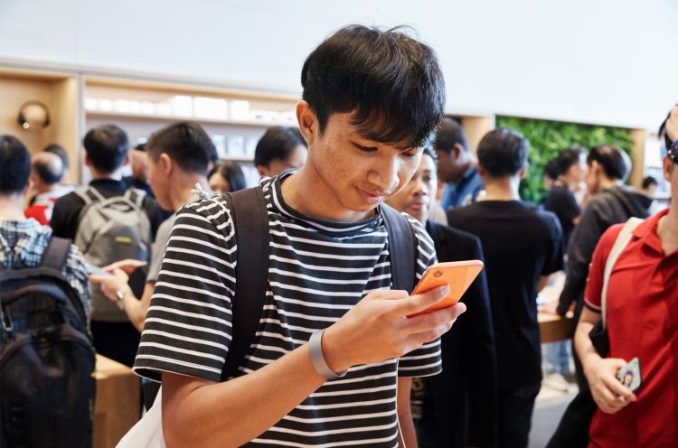 Apple Iconsiam เปิดแล้วที่กรุงเทพฯ ลูกค้านับพันคนแห่เข้าร่วมเปิดร้านวันแรก