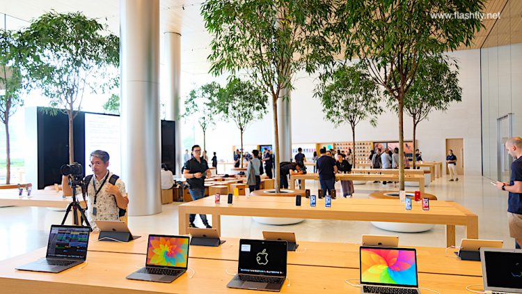 สัมผัสบรรยากาศจริง Apple Iconsiam แห่งแรกในไทยก่อนเปิดร้านทางการ 10 พฤศจิกายนนี้เป็นวันแรก