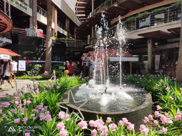 รีวิว OPPO R17 Pro สุดยอดสมาร์ทโฟนแห่งปี ดีไซน์สุดงาม สแกนนิ้วบนจอ กล้องหลัง 2 รูรับแสง โหมดถ่ายภาพกลางคืนขั้นเทพ ชาร์จเร็วที่สุดในโลก