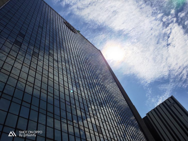 รีวิว OPPO R17 Pro สุดยอดสมาร์ทโฟนแห่งปี ดีไซน์สุดงาม สแกนนิ้วบนจอ กล้องหลัง 2 รูรับแสง โหมดถ่ายภาพกลางคืนขั้นเทพ ชาร์จเร็วที่สุดในโลก