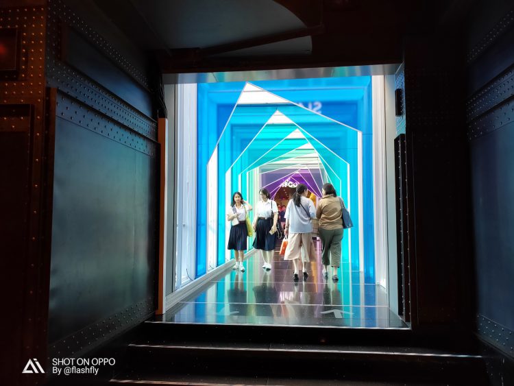 รีวิว OPPO R17 Pro สุดยอดสมาร์ทโฟนแห่งปี ดีไซน์สุดงาม สแกนนิ้วบนจอ กล้องหลัง 2 รูรับแสง โหมดถ่ายภาพกลางคืนขั้นเทพ ชาร์จเร็วที่สุดในโลก