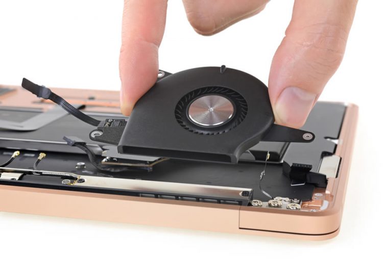 MacBook Air 2018 ถูกชำแหละแล้ว!! ยืนยันเปลี่ยนแบตเตอรี่ได้ง่ายขึ้น ใช้ปุ่มคีย์บอร์ดรุ่นเดียวกับ MacBook Pro