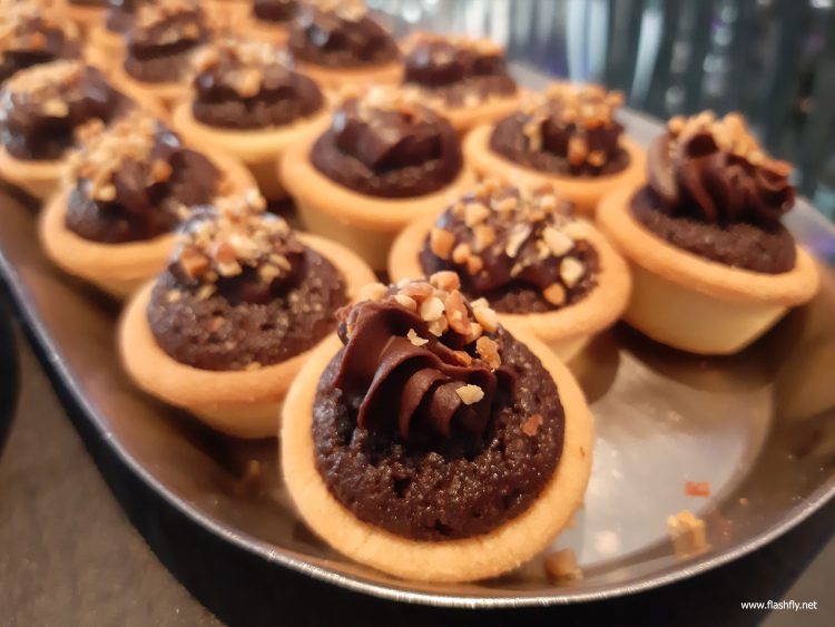 รีวิว Samsung Galaxy A7 สมาร์ทโฟนกล้องหลัง 3 ตัว รุ่นแรก กับดีไซน์พรีเมี่ยมสุดเงางาม สแกนนิ้วใหม่ที่ขอบด้านข้าง กับราคาเริ่มต้น 10,990 บาท