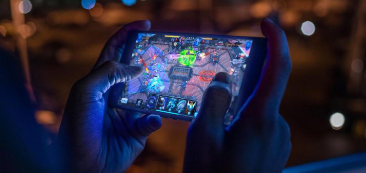 AIS จับมือ RAZER แบรนด์เกมมิ่งระดับโลกวางจำหน่ายสมาร์ทโฟนเกมมิ่ง RAZER PHONE 2 ในไทยทางการ ราคา 27,990 บาท