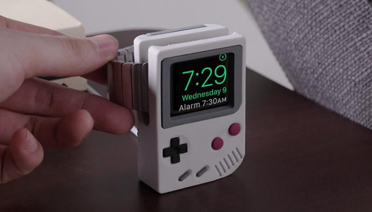 เปลี่ยน Apple Watch ให้ดูเหมือน Game Boy ในระหว่างชาร์จแบตเตอรี่ด้วย Elago W5 Stand