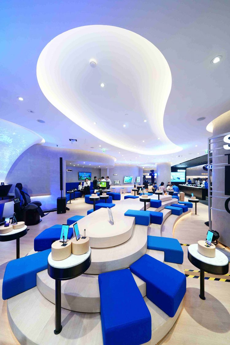 Samsung จัดเซอร์ไพร์สส่งท้ายปี เปิดตัว “ซัมซุง เอ็กซ์พีเรียนซ์ สโตร์ ลาร์จ” แฟลกชิปสโตร์แห่งแรกของไทย ชั้น 4 เซ็นทรัลเวิร์ล