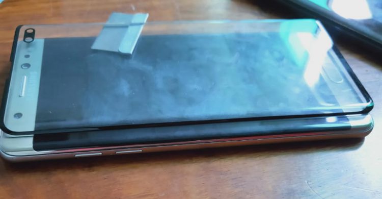 ภาพหลุด Screen Protector ของ Samsung Galaxy S10+ ยืนยันใช้จอแสดงผล Infinity-O ขอบจอบางเฉียบ