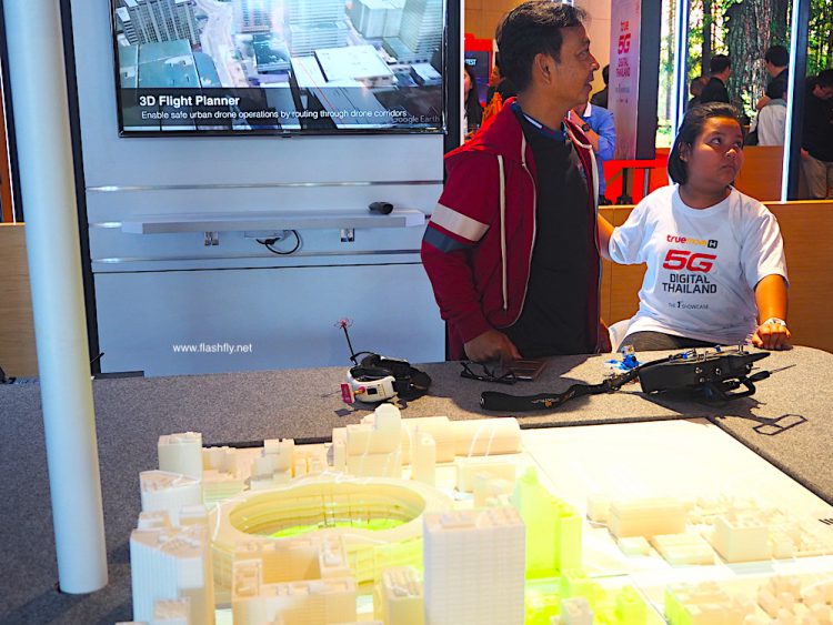 พาไปสัมผัสประสบการณ์ True 5G Digital Thailand เต็มรูปแบบที่ ทรู แบรนดิ้ง ช้อป ไอคอนสยาม