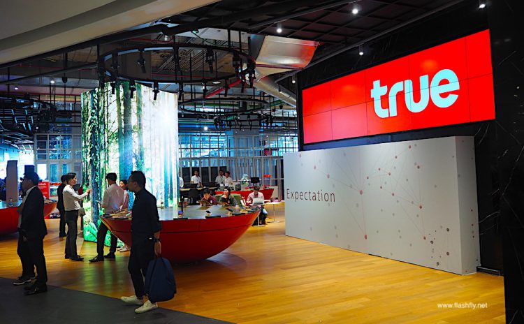 พาไปสัมผัสประสบการณ์ True 5G Digital Thailand เต็มรูปแบบที่ ทรู แบรนดิ้ง ช้อป ไอคอนสยาม