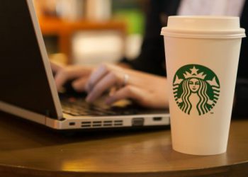 Starbucks ออกกฎห้ามลูกค้าใช้ Wi-Fi ในร้านเข้าเว็บหรือสื่อลามกภายในร้าน บังคับใช้ปีหน้า