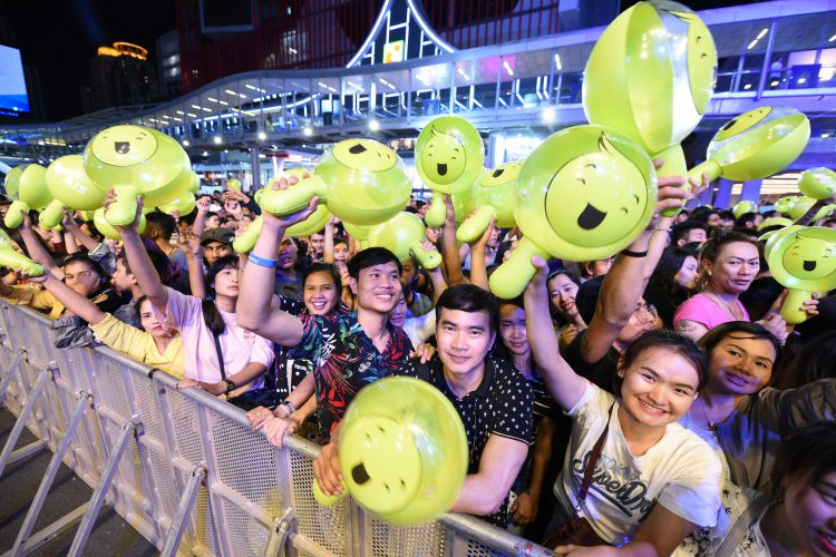 AIS สร้างปรากฎการณ์ความสุขส่งท้ายปี มันส์สุดขีด ในงาน AIS BANGKOK COUNTDOWN 2019 @centralwOrld