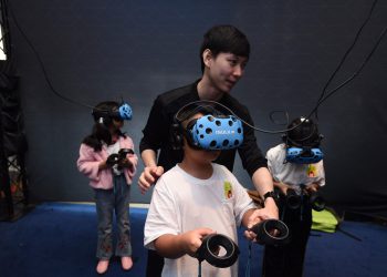 สนุกขีดสุด! AIS พาเด็กไทยร่วมสัมผัสเทคโนโลยี 5G เปิดจินตนาการ เท่าทันโลกยุคดิจิทัลในกิจกรรม ‘ยิ้มหวานวันเด็ก 2562’