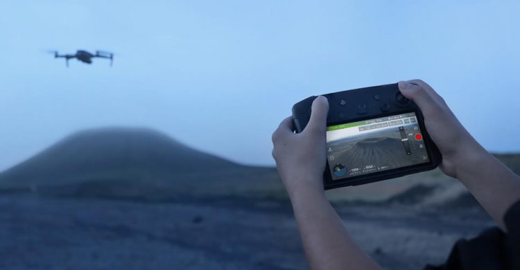 DJI เปิดตัวคอนโทรลเลอร์โดรน Mavic 2 ทำงานบน Android มาพร้อมจอแสดงผล Full HD ขนาด 5.5 นิ้ว