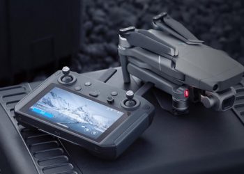 DJI เปิดตัวคอนโทรลเลอร์โดรน Mavic 2 ทำงานบน Android มาพร้อมจอแสดงผล Full HD ขนาด 5.5 นิ้ว