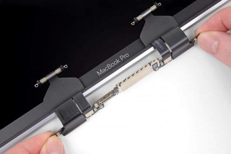 เจ้าของ MacBook Pro รุ่นใหม่และรุ่นปี 2016 พบปัญหาจอแสดงผล แสดงไฟพื้นหลังเหมือนแสงไฟบนเวที