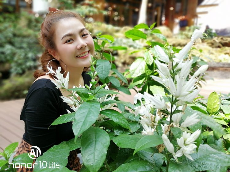 รีวิว Honor 10 Lite ดีไซน์ไล่เฉดสีสุดงาม เซลฟี่สวย สไตล์คุณ กล้อง AI ความละเอียด 24 ล้านพิกเซล สเปกแรงระดับเรือธง ราคาสุดคุ้ม