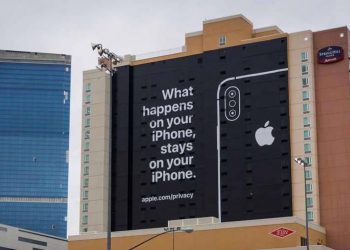 Apple แอบเหน็บ Google กับ Amazon ด้วยการติดตั้งป้ายโฆษณาขนาดใหญ่ใกล้งาน CES 2019