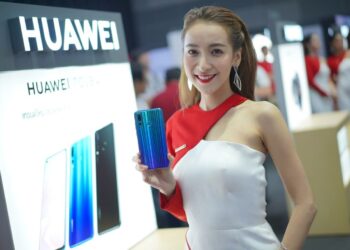 HUAWEI nova 4 ขายหมดเกลี้ยงหลังเปิดขายเพียง 4 วัน! ลูกค้าที่สนใจสามารถพรีออเดอร์ 11 – 17 กุมภาพันธ์นี้  พร้อมรับฟรี HUAWEI FreeBuds Wireless Earphone  มูลค่า 3,990 บาท
