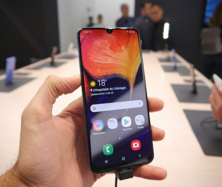 Samsung Galaxy A50 โผล่ร่วมงาน MWC 2019 มาพร้อมกล้องหลัง 3 ตัว สแกนนิ้วบนจอ